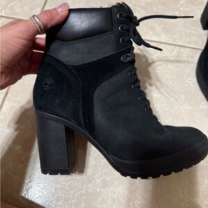 Women’s Timberland Booties Size 6